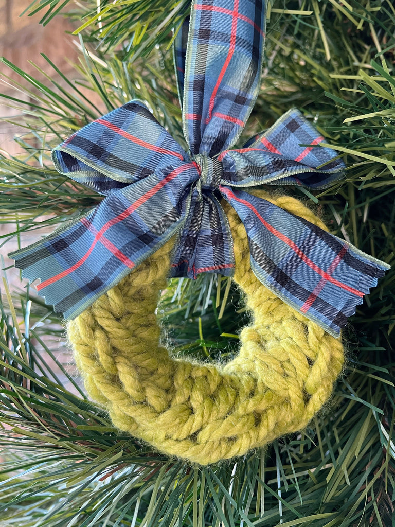 Knit Wreath Ornaments for the Christmas Tree 