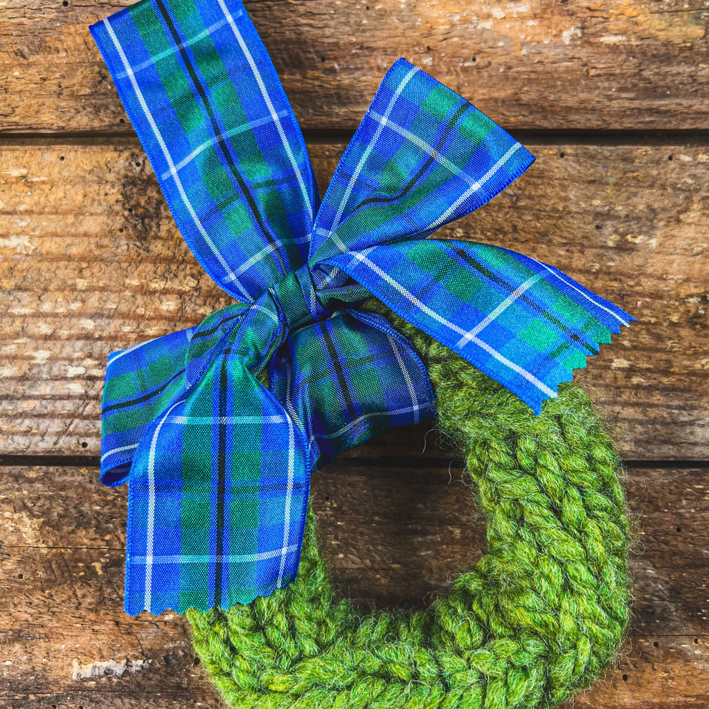 Douglas Tartan Bow Knit Wreath Wall Decor