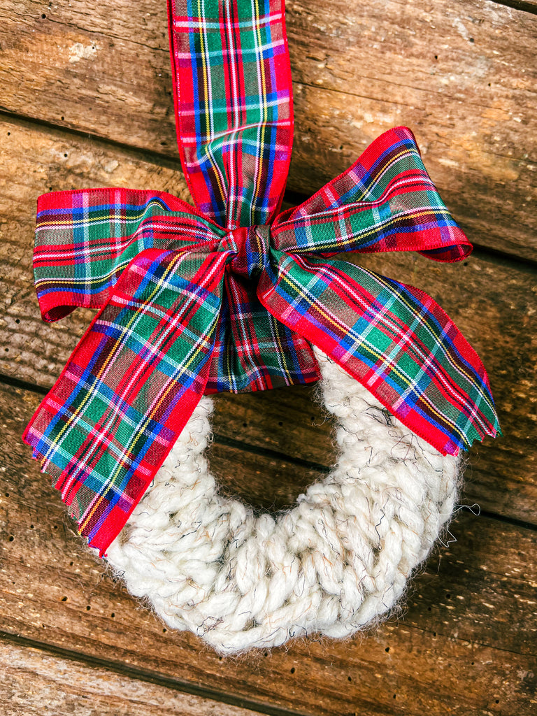 Stewart Tartan Bow Knitted Wreath Wall Decor