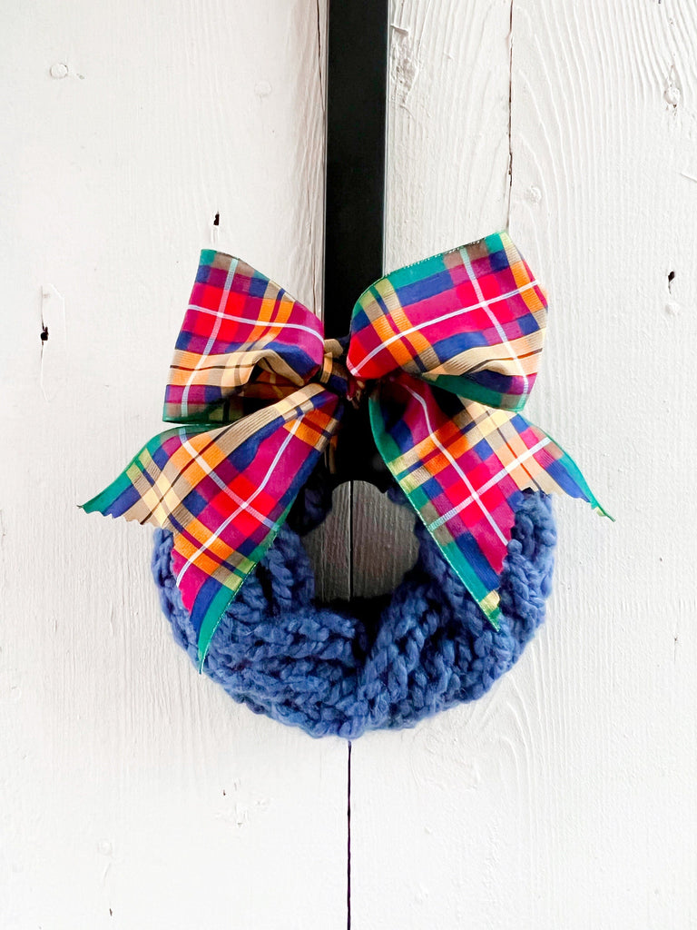 Rustic Knitted Wreath With Large Buchanan Tartan Bow