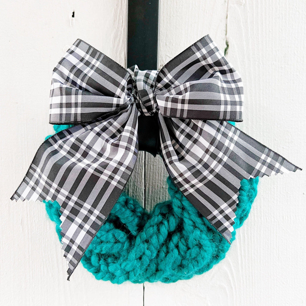 Hand Knit Christmas Wreaths - Farmhouse Menzies Tartan Bow 