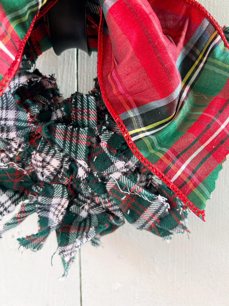 Handcrafted Scottish Tartan Wreath - Festive Home Decoration