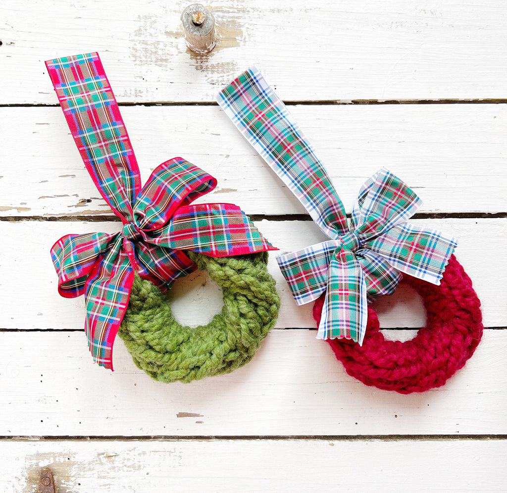 Hand Knit Wreath Ornament PATTERN And KIT - tartan ribbon