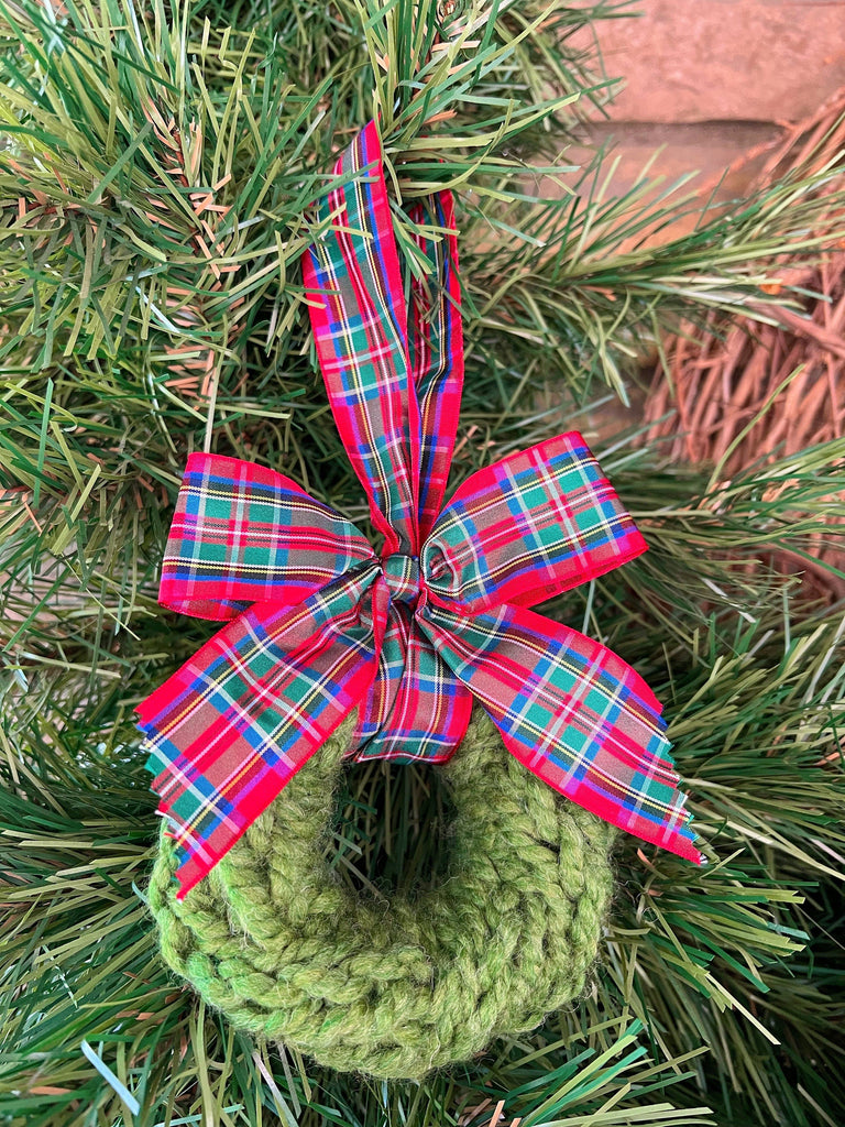 Knit Wreath Ornaments - DIY Christmas Crafts