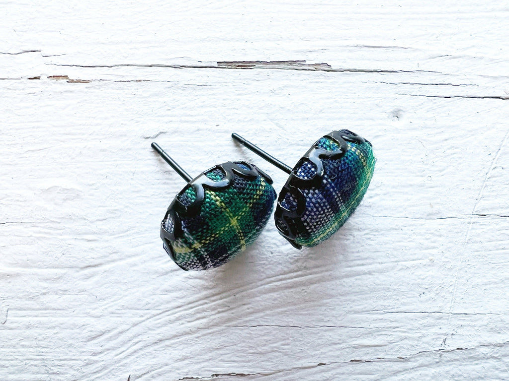 Dress Gordon Tartan Scalloped Stud Earrings 