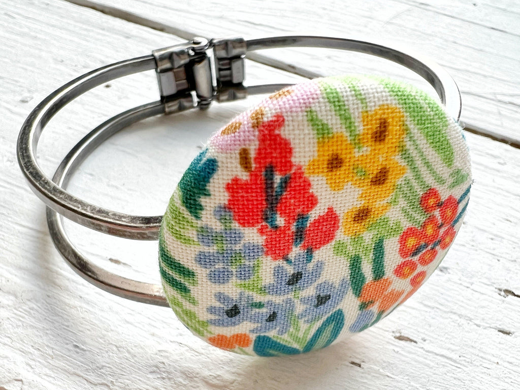 Bracelets - Hinged Bangle With Chunky Plaid Design